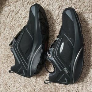 NEW MBT Chakula GTX in black